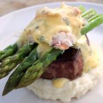 web-Beefsteak-Neptune,-filet-mignon,-crab,-asparagus,-potato,-bearnaise-