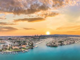 Balboa Island_Larry Gibson/Shutterstock.com