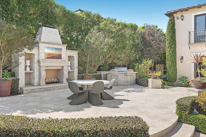 yard $10 -20 M Meital Taub of Livel Real Estate - 24 Tide Watch, Newport Coast_no credit needed