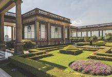 Chapultepec Castle_Leonardo Em/Shutterstock.com